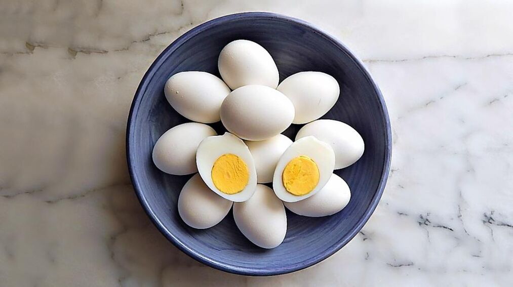 Vištienos kiaušiniai yra būtinas produktas cheminės dietos dietoje