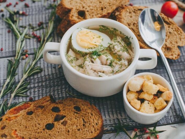 vištienos sriuba su kiaušiniu baltymų dietai