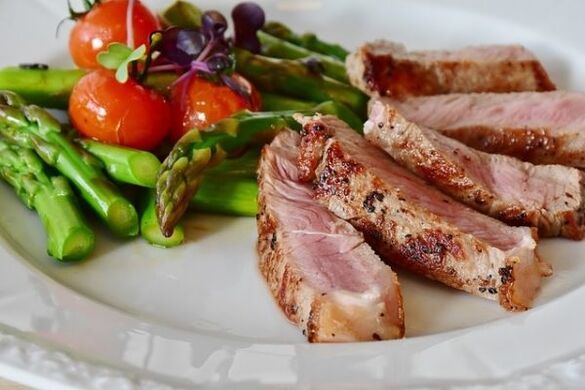 mėsa su daržovėmis pašalinus tulžies pūslę